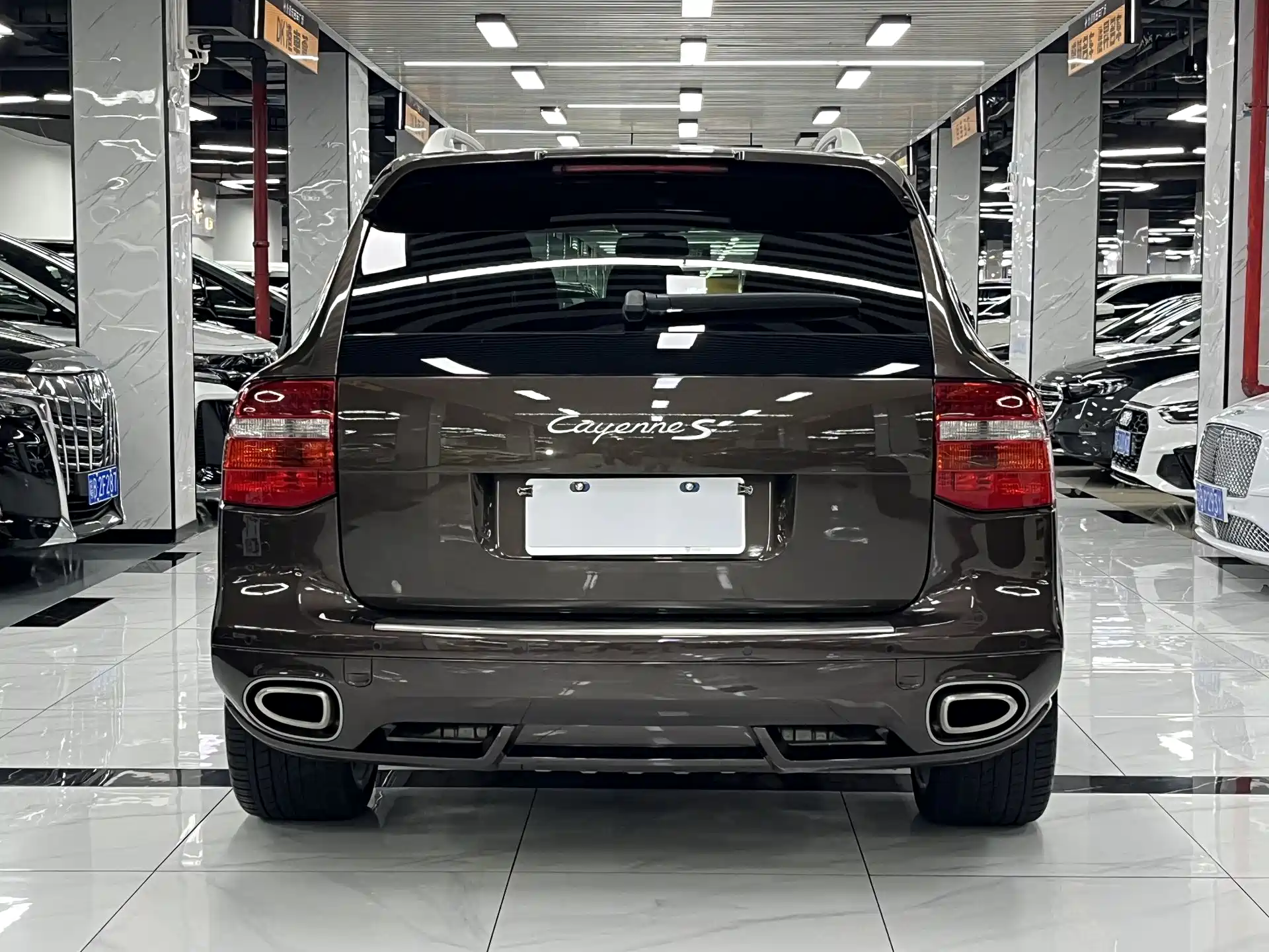 Photo 4 - Porsche Cayenne