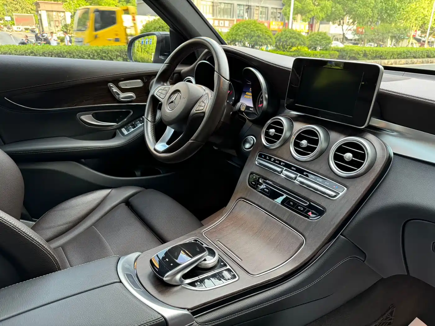Mercedes-Benz GLC 2018 GLC 260 4MATIC Luxury фото 16
