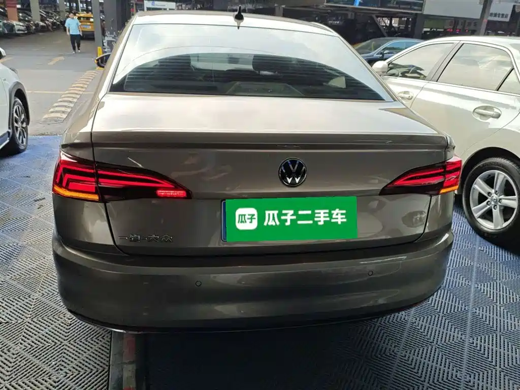 VOLKSWAGEN BORA