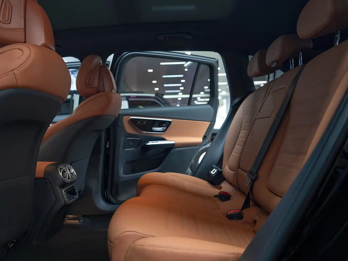 Mercedes-Benz GLC 2024 GLC 260 L 4MATIC Luxury 5-seater фото 13