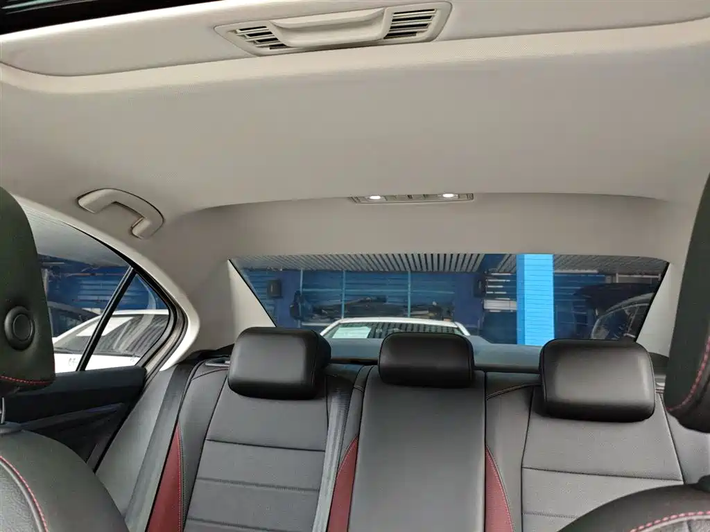VOLKSWAGEN BORA
