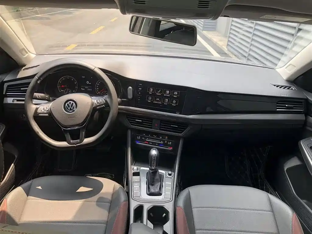VOLKSWAGEN BORA
