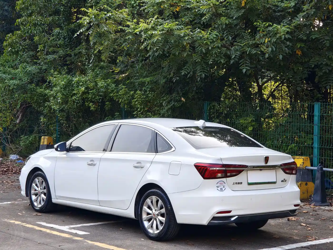 Roewe i6 New Energy 2018 2017 45T Hybrid Connected Smart Premium Edition