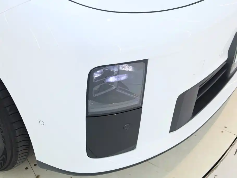Li Auto i6 2026 2025 2WD Base Model