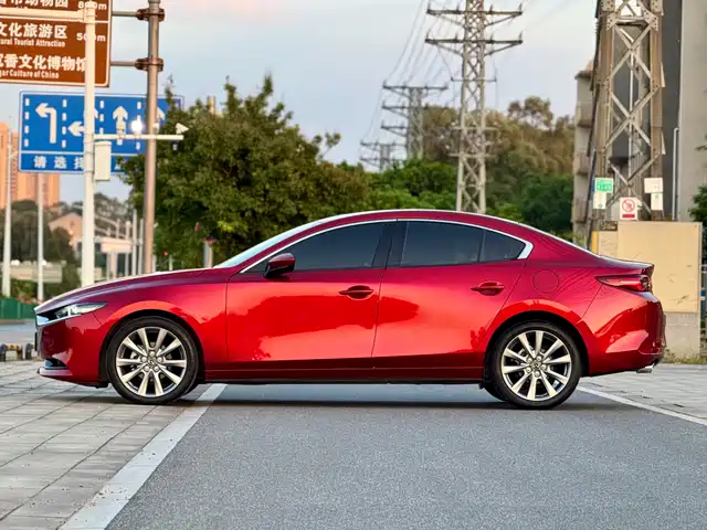 Mazda Mazda3 Axela 2022 2.0L Automatic Prestige Edition — фото 4