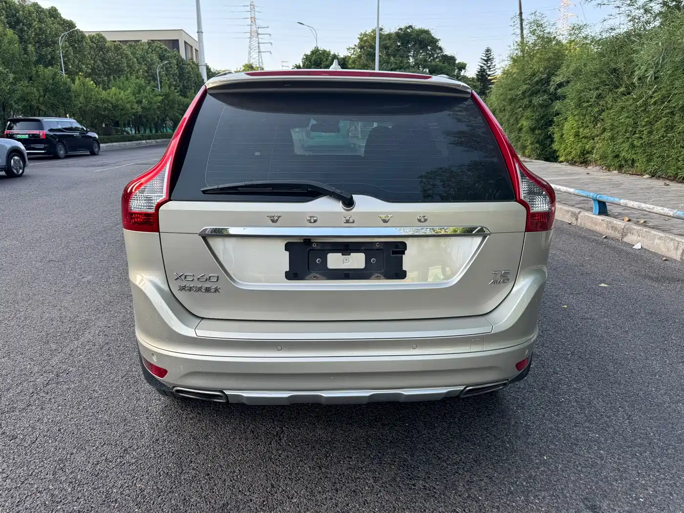 Фото 8 - Volvo XC60