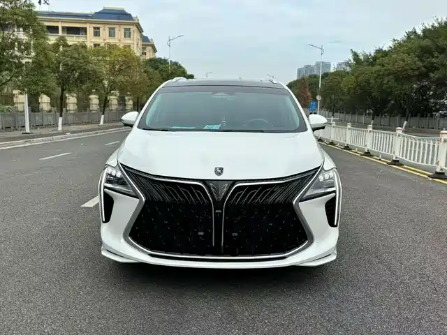 Forthing Yacht 1.5T DCT, Chase Waves