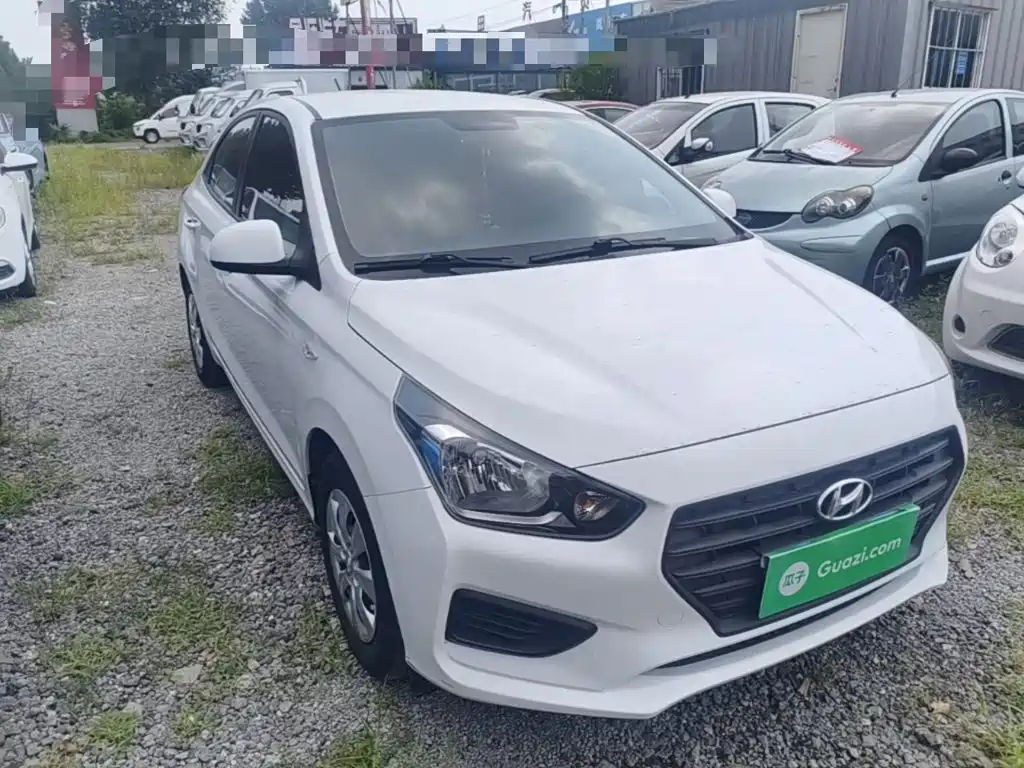 Photo 4 - Hyundai Verna