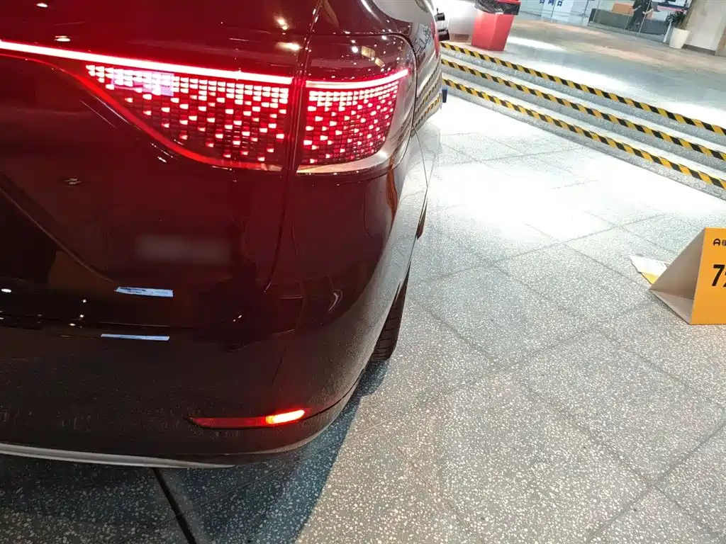 AITO Wenjie AITO M9 2025 Extended Range Ultra 52kWh 6-Seater фото 8