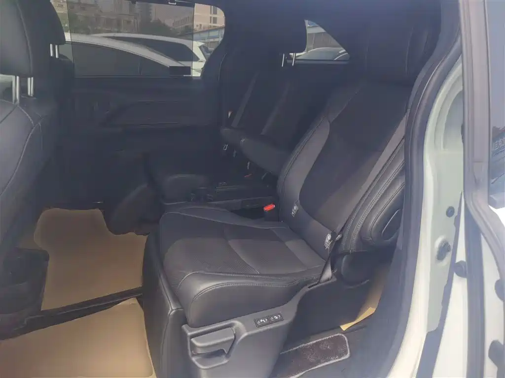 Toyota Sienna 2023 2.5L Hybrid Premium Edition фото 17