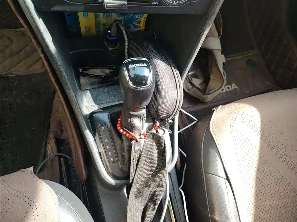 Škoda Skoda Rapid Spaceback 2014 1.6L Automatic Joy Edition фото 7