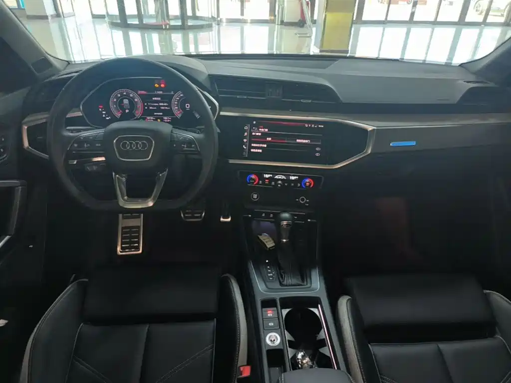 Audi Q3 2024 35 TFSI Fashion Sport фото 10