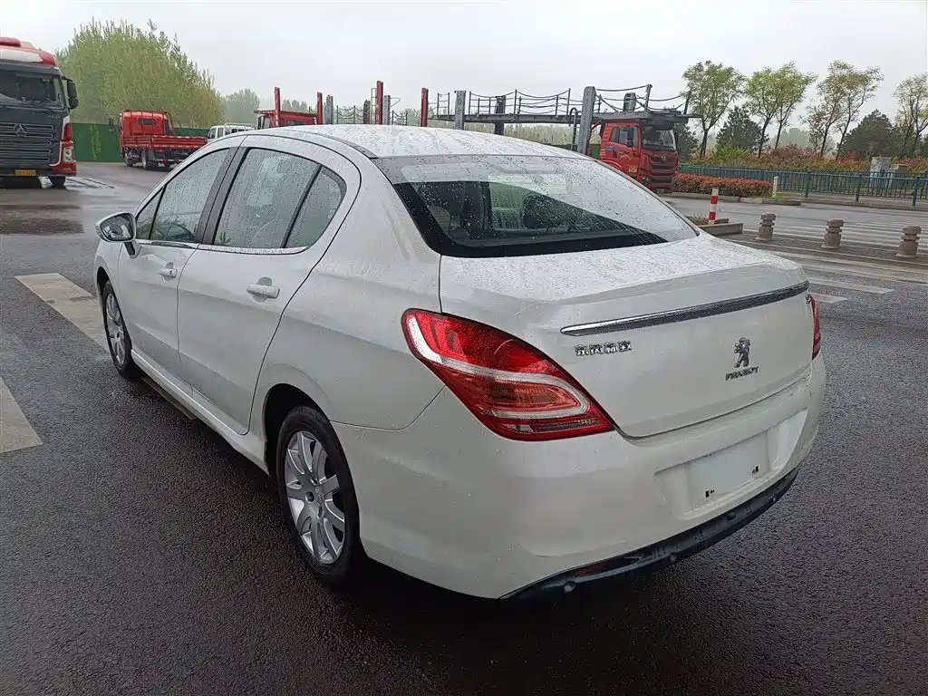 Peugeot 308 2014 Model Joy Edition Classic 1.6L Automatic Superior Style фото 5
