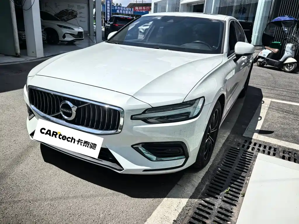 Фото 1 - Volvo S60