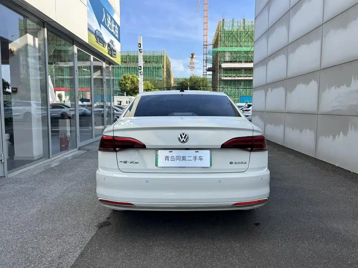 VOLKSWAGEN BORA PURE ELECTRIC