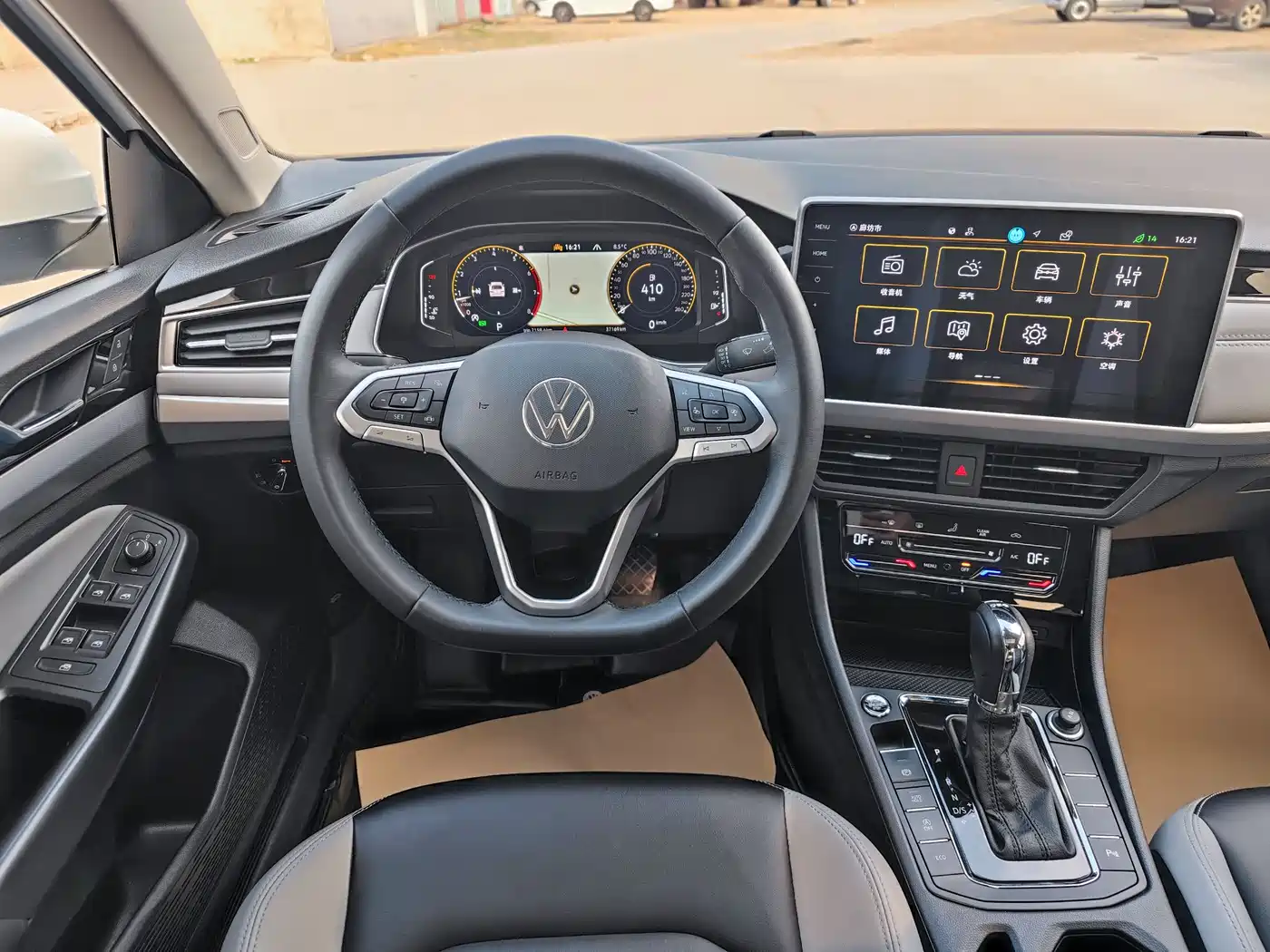 Volkswagen Bora 2024 300TSI DSG Premium Ride Edition фото 13