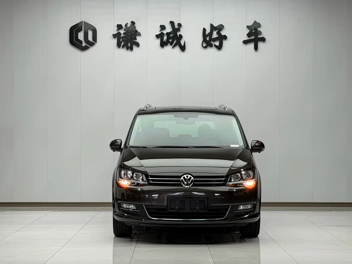 Volkswagen Sharan 2013 1.8TSI Comfort фото 2
