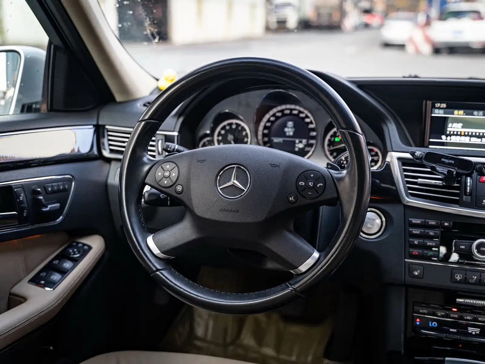 صورة 12 - Mercedes-Benz E-Class (Import)