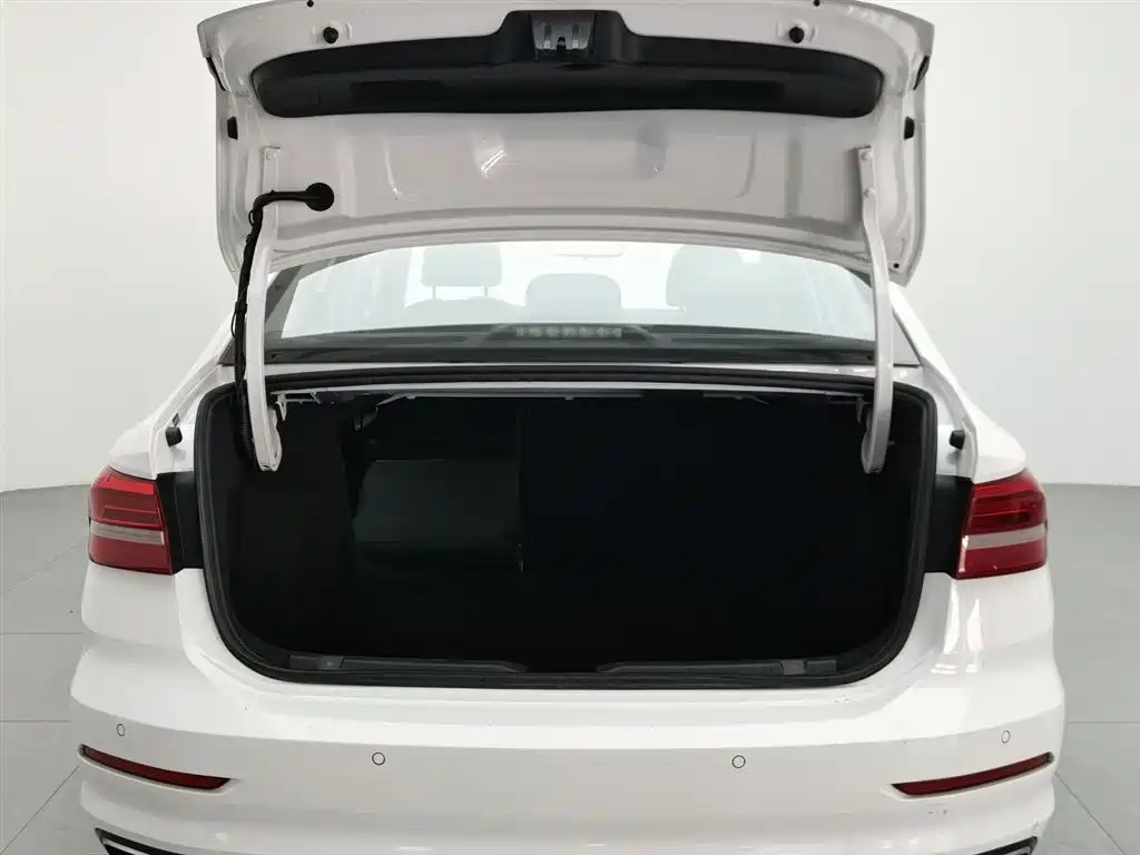 Volkswagen Lavida 2021 1.5L Manual Comfort Edition фото 16