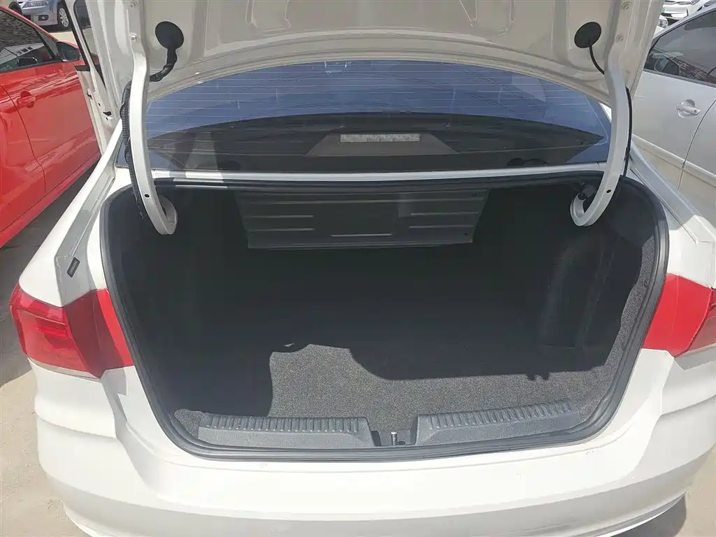 Volkswagen Santana 2016 1.6L Manual Trend Edition фото 19