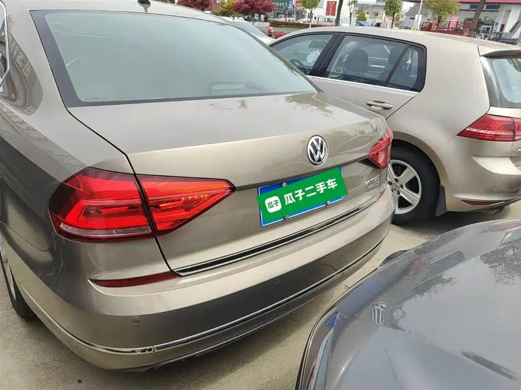 Volkswagen Passat 2016 330TSI DSG Executive Edition фото 4