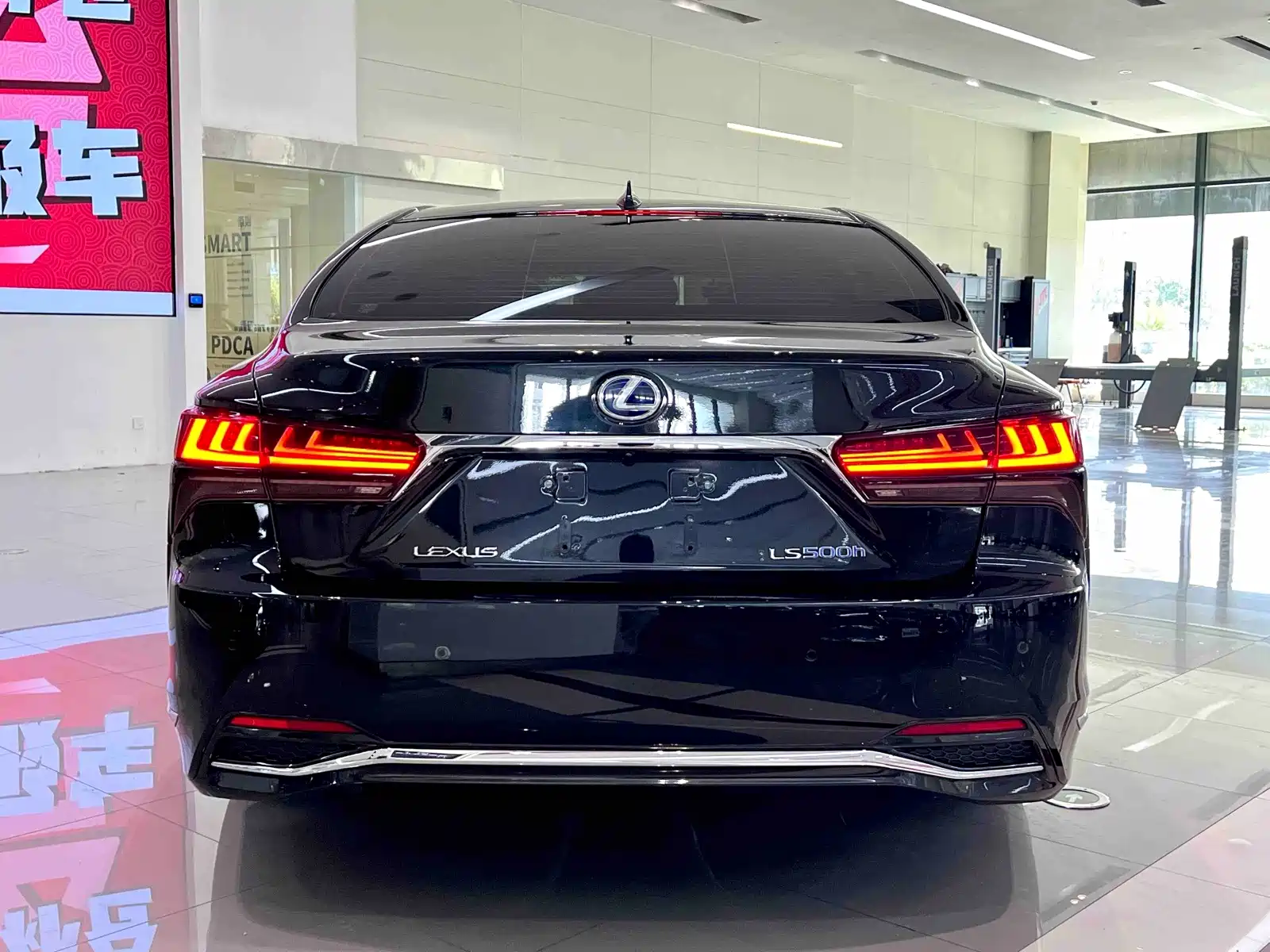 Фото 10 - Lexus LS