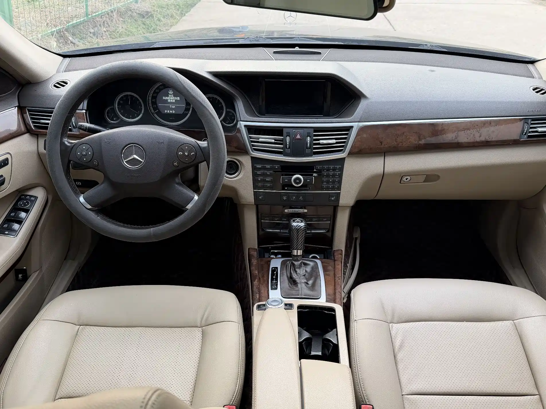 صورة 5 - Mercedes-Benz E-Class