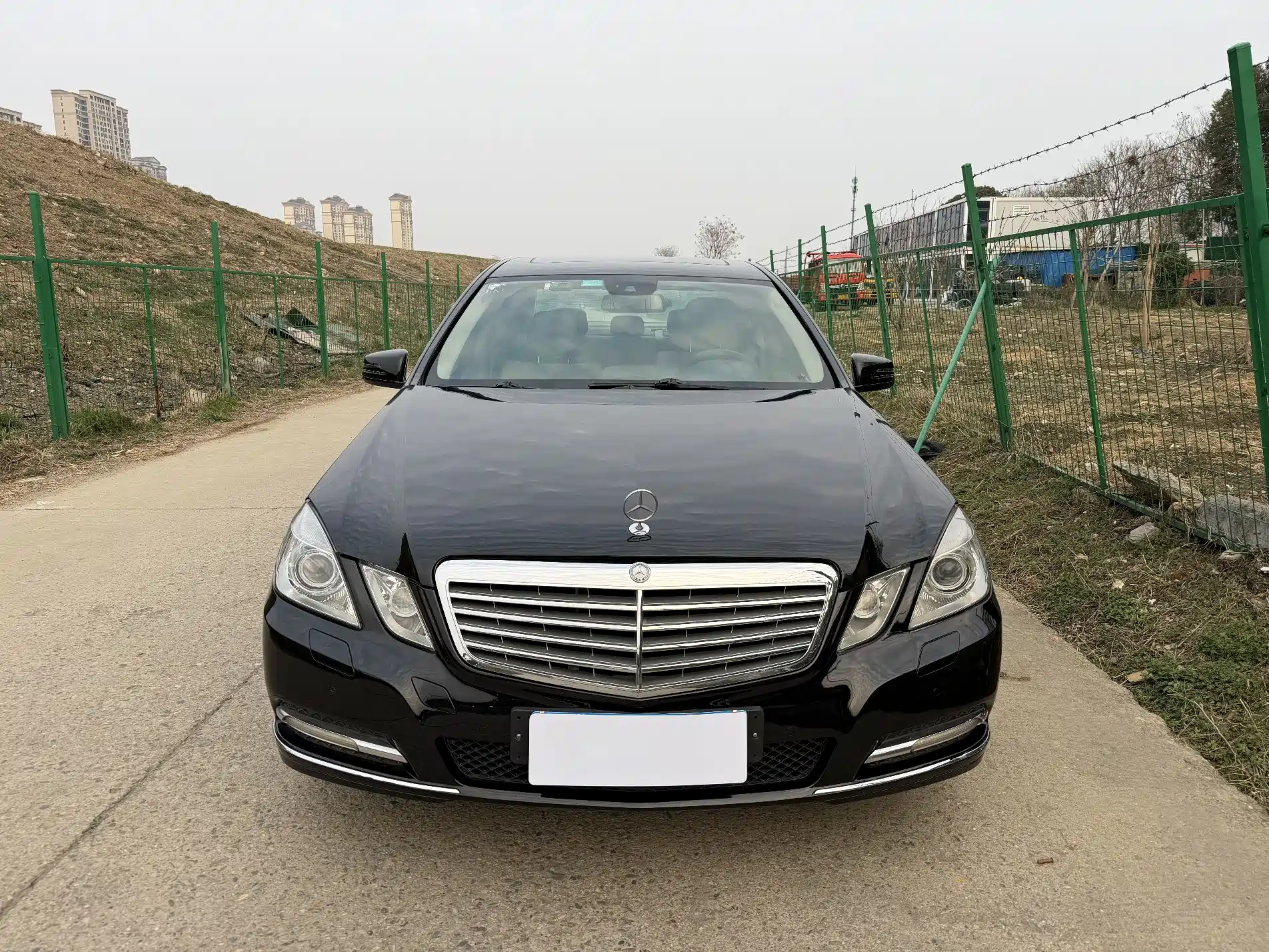 صورة 2 - Mercedes-Benz E-Class