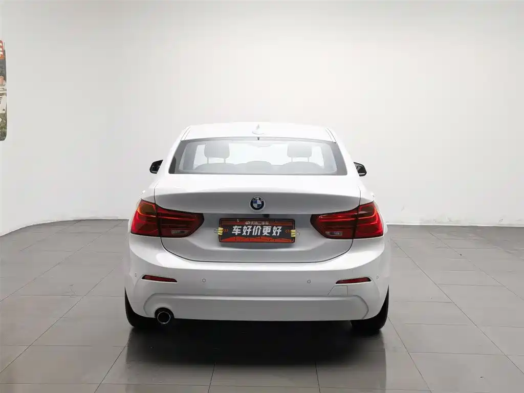 BMW 1 Series 2018 118i Fashion Edition фото 4
