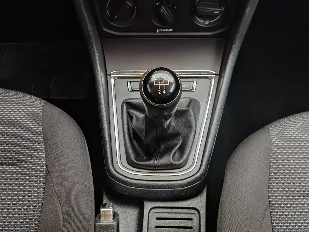Volkswagen Bora 2018 1.5L Manual Fashion фото 13
