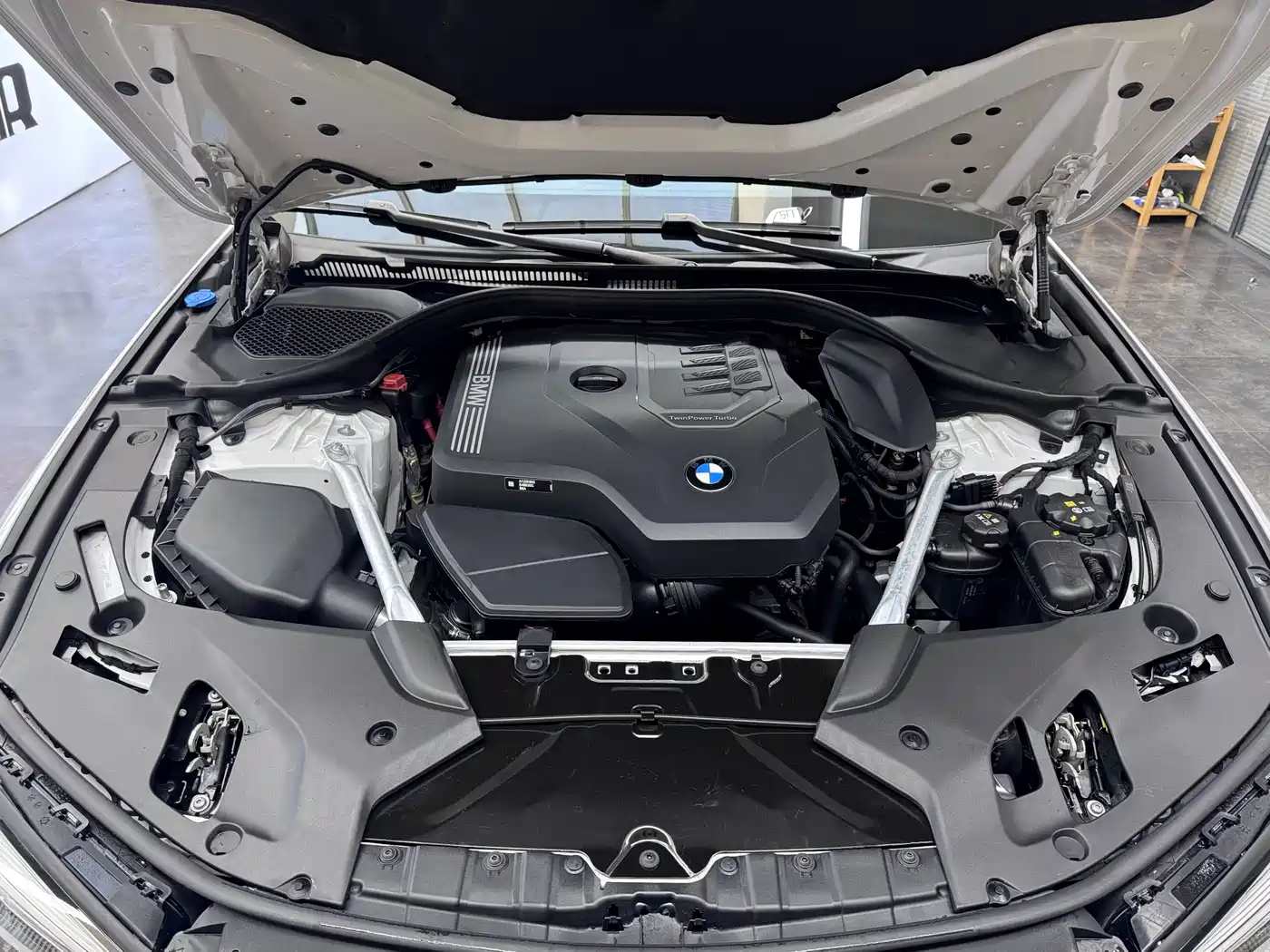BMW 5 Series 2023 530Li xDrive M Sport Package фото 17