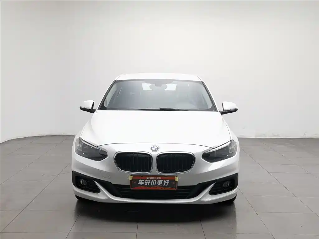 BMW 1 Series 2018 118i Fashion Edition фото 3