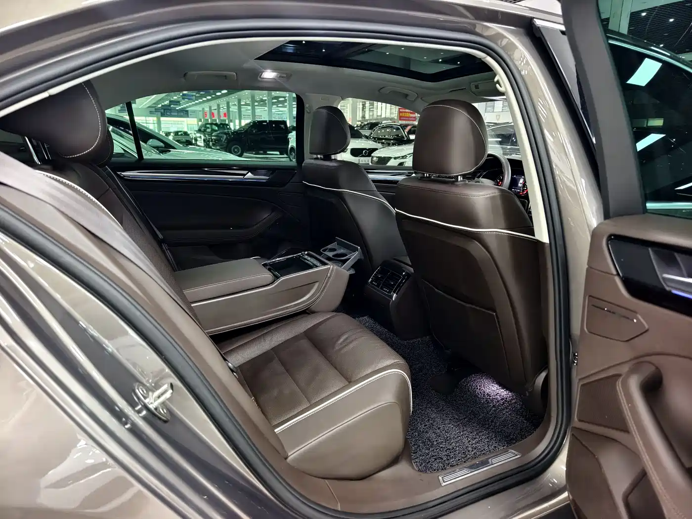 Volkswagen Phideon 2016 480 V6 AWD Premium Edition фото 10