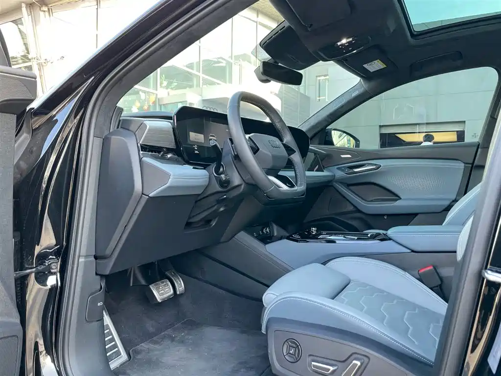 AUDI Q6L SPORTBACK E TRON