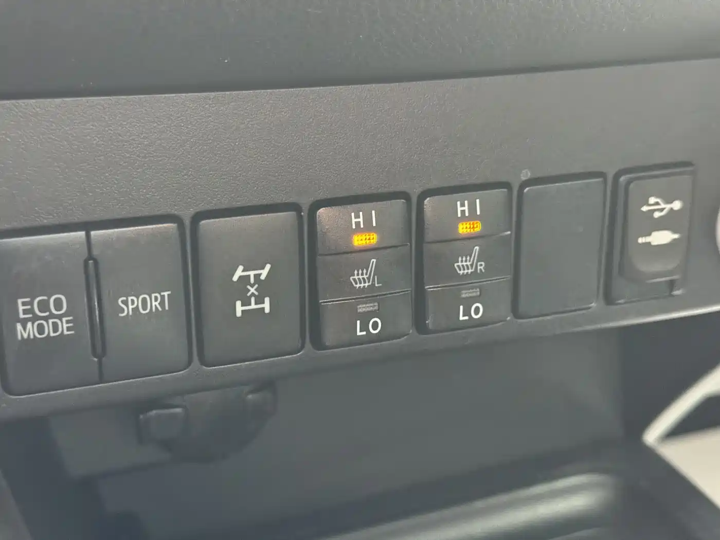 Toyota RAV4 Rongfang 2015 2.5L Automatic 4WD Elite Edition фото 15
