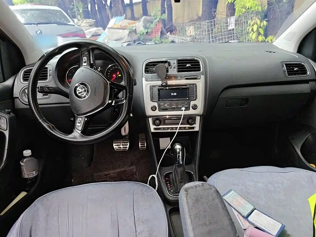 Volkswagen Polo 2016 1.6L Cross Polo Automatic фото 13