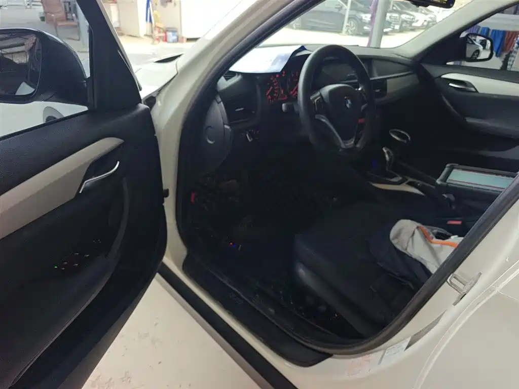 BMW X1 2014 sDrive18i Fashion Edition фото 16