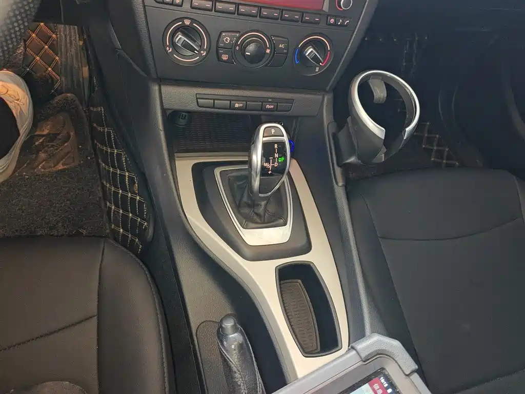 BMW X1 2014 sDrive18i Fashion Edition фото 14