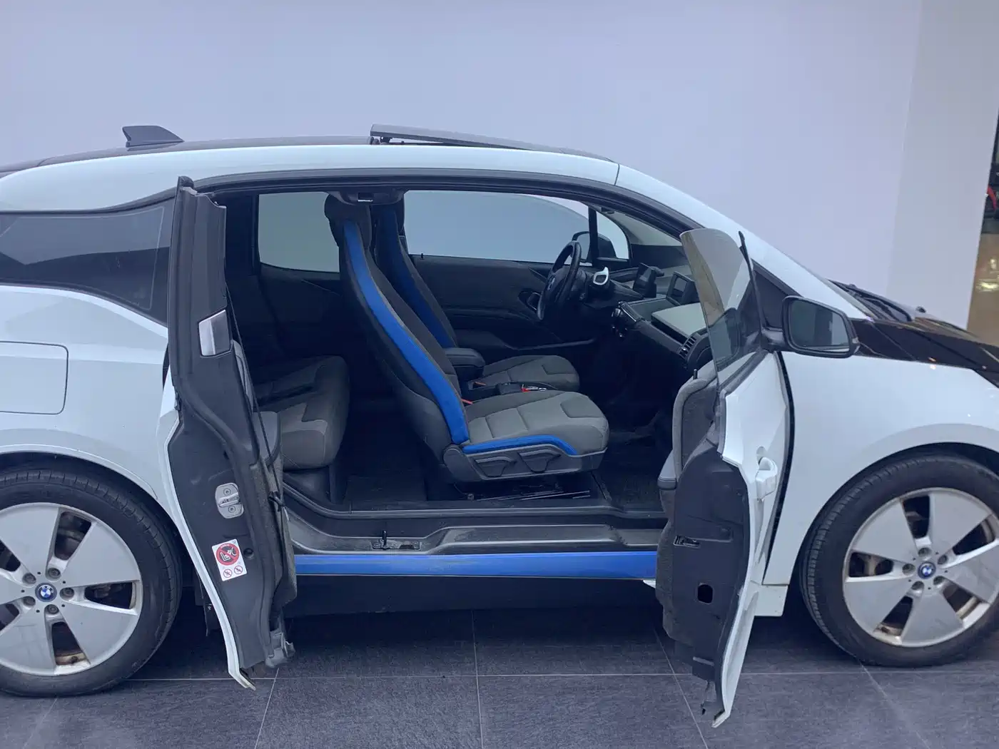 BMW I3