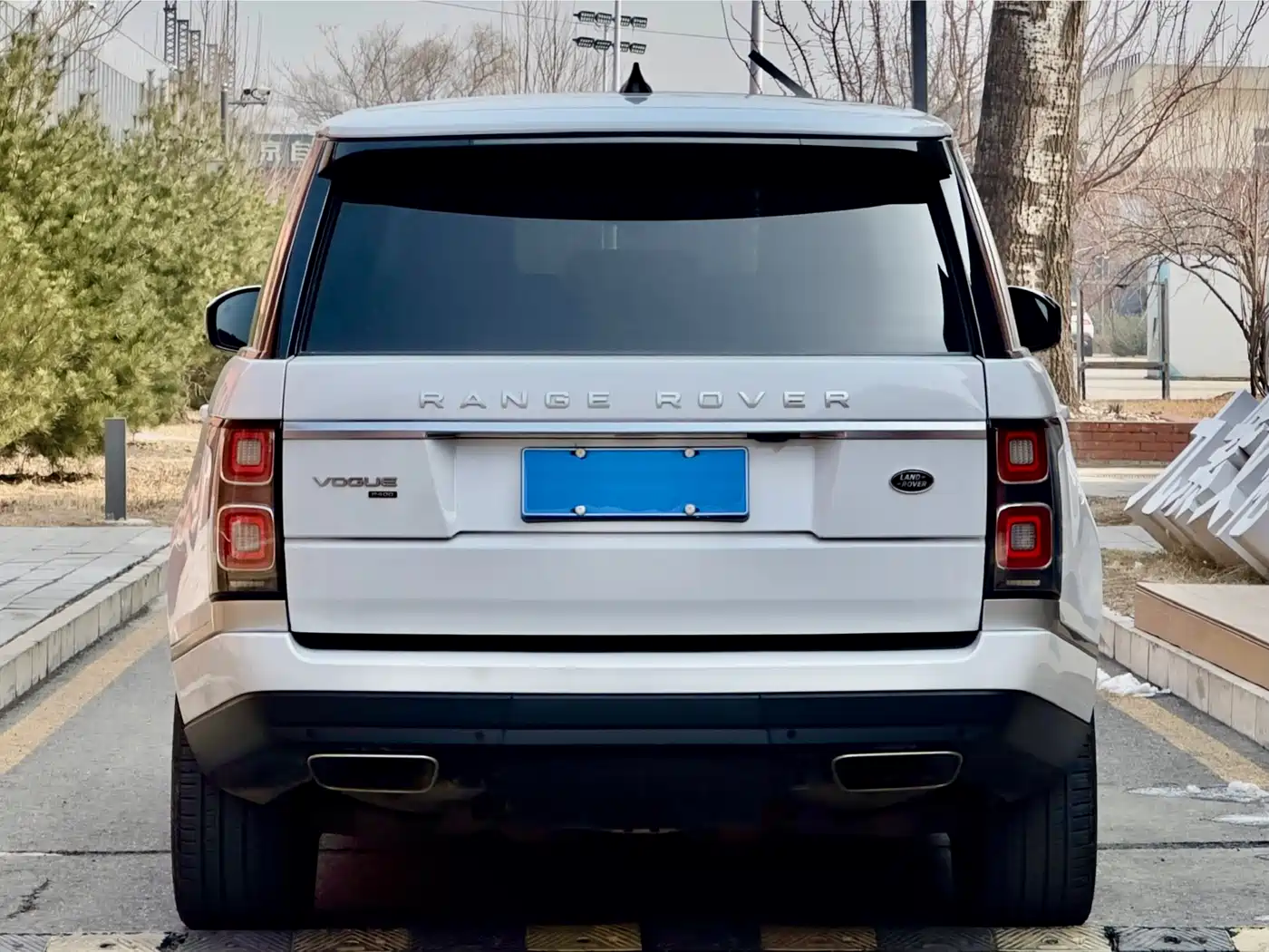 Land Rover Range Rover 2021 3.0 L6 Heritage Extended Classic Edition фото 5