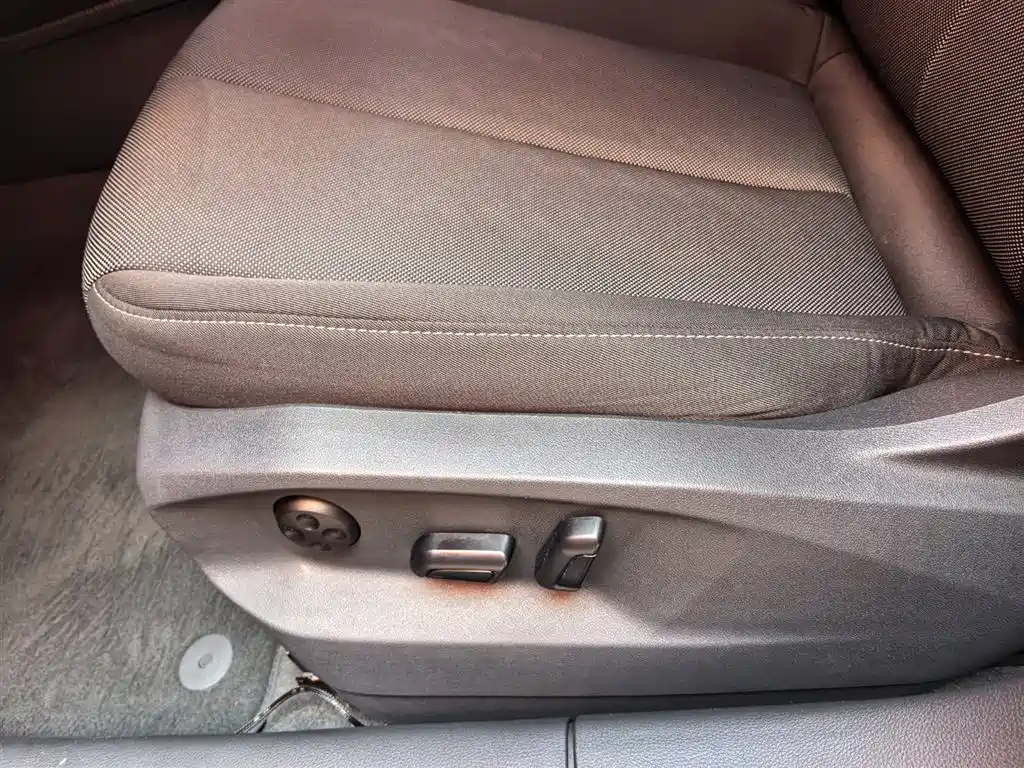 Audi Q2L 2018 35 TFSI Launch Exclusive Edition China VI фото 15