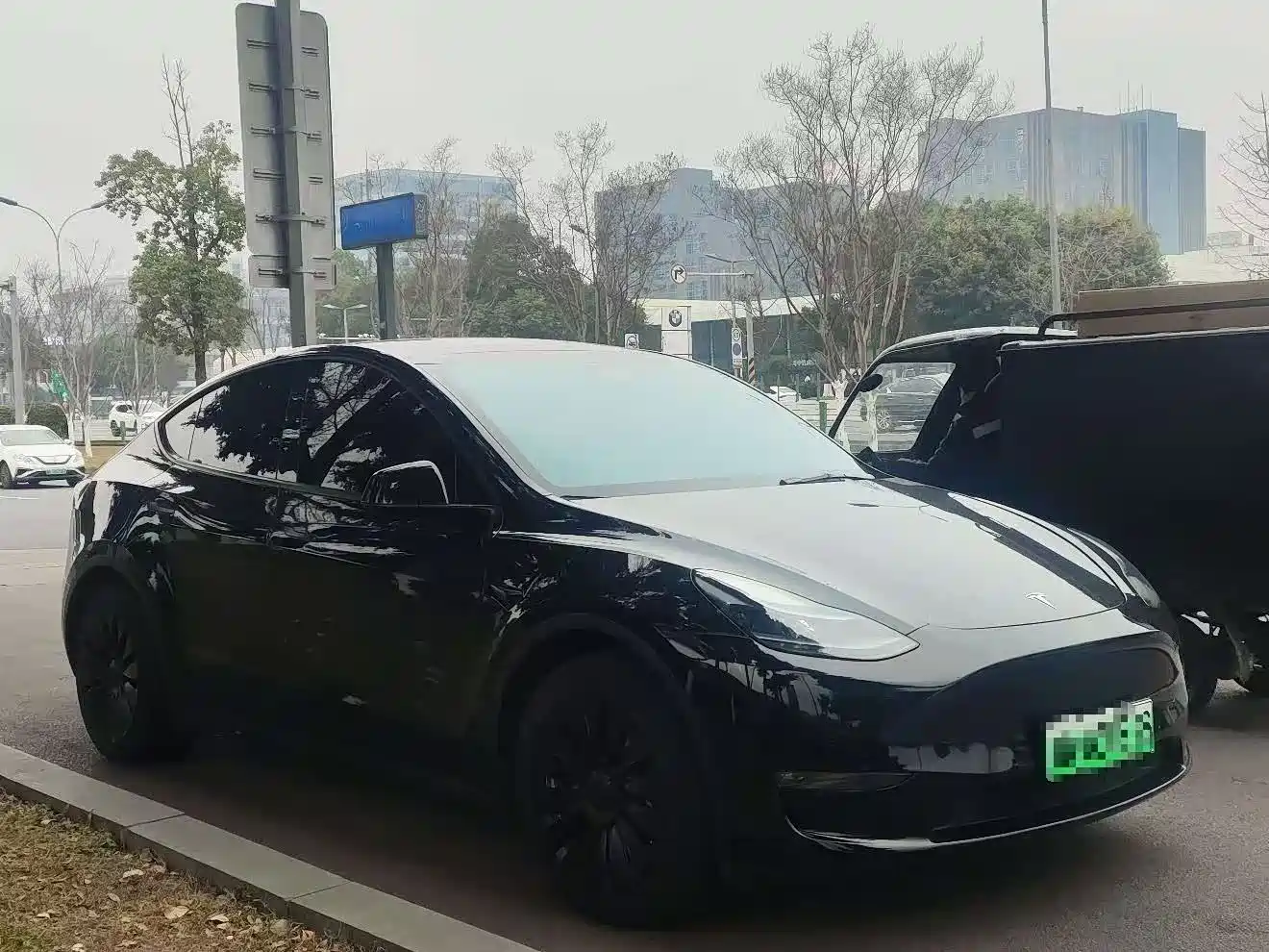 TESLA MODEL Y