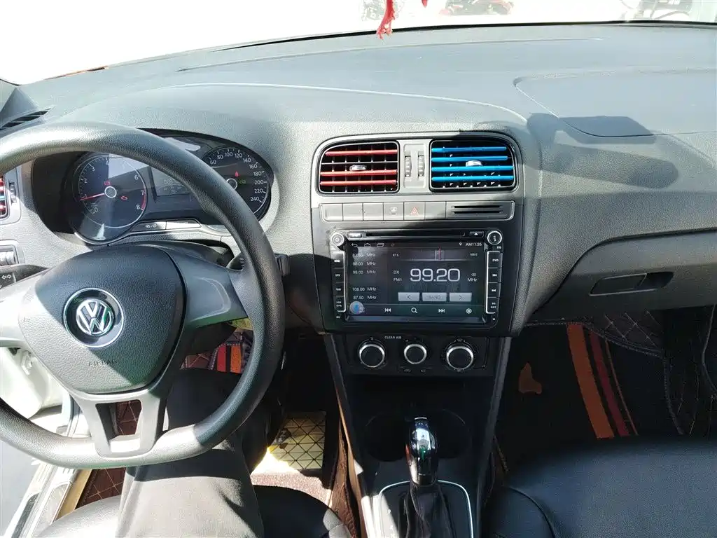 Volkswagen Polo 2016 1.4L Automatic Trend фото 10