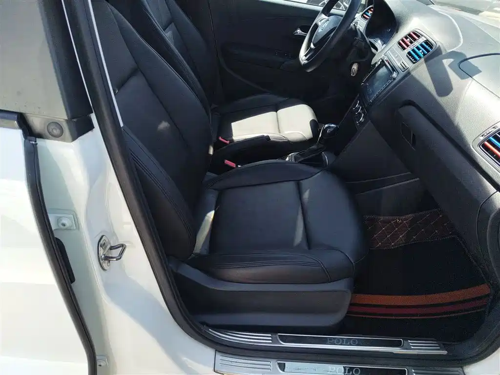 Volkswagen Polo 2016 1.4L Automatic Trend фото 25