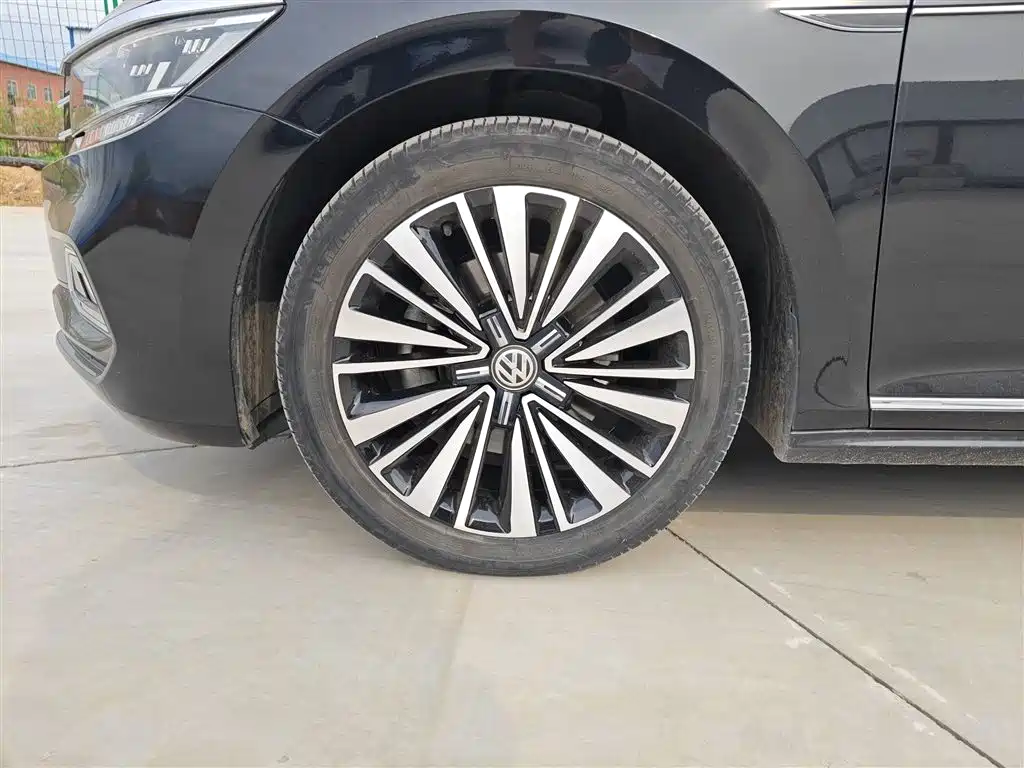 Volkswagen Passat 2019 330TSI Luxury Edition China VI фото 23
