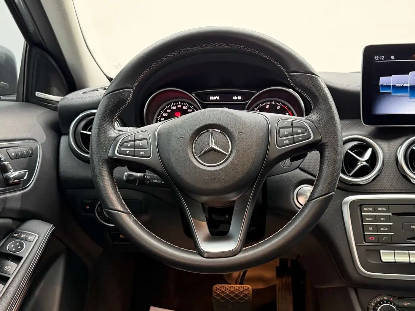 Mercedes-Benz GLA 2018 GLA 200 Fashion фото 25