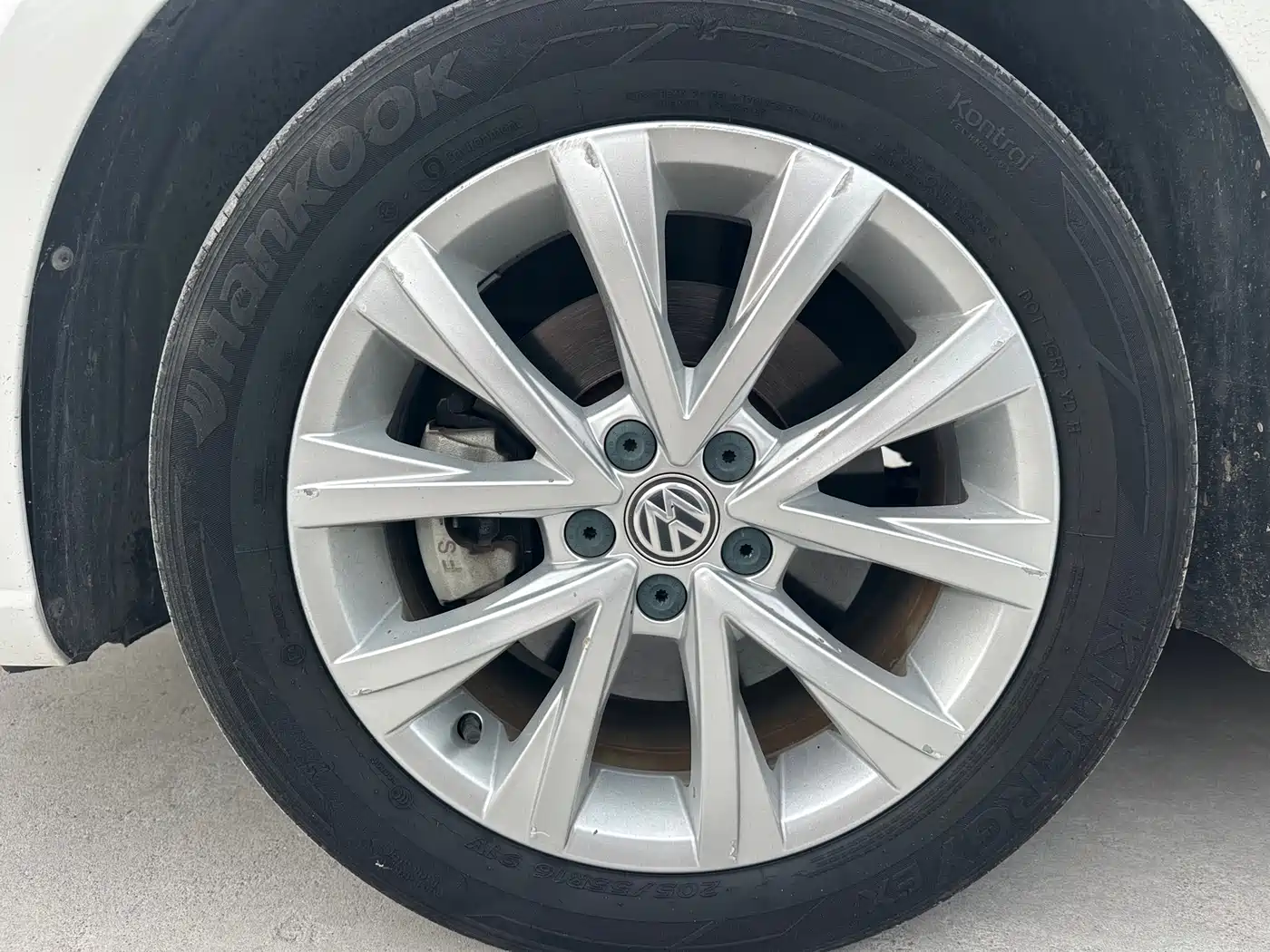 Volkswagen Lavida 2017 1.6L Automatic Comfort Edition фото 17