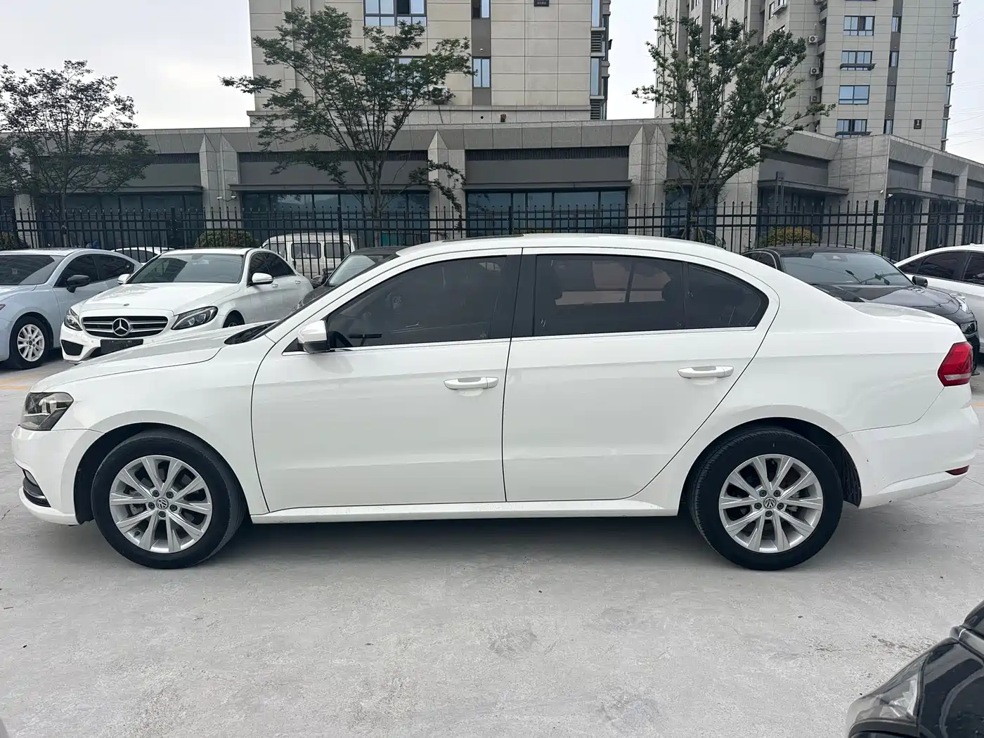 Volkswagen Lavida 2017 1.6L Automatic Comfort Edition фото 18