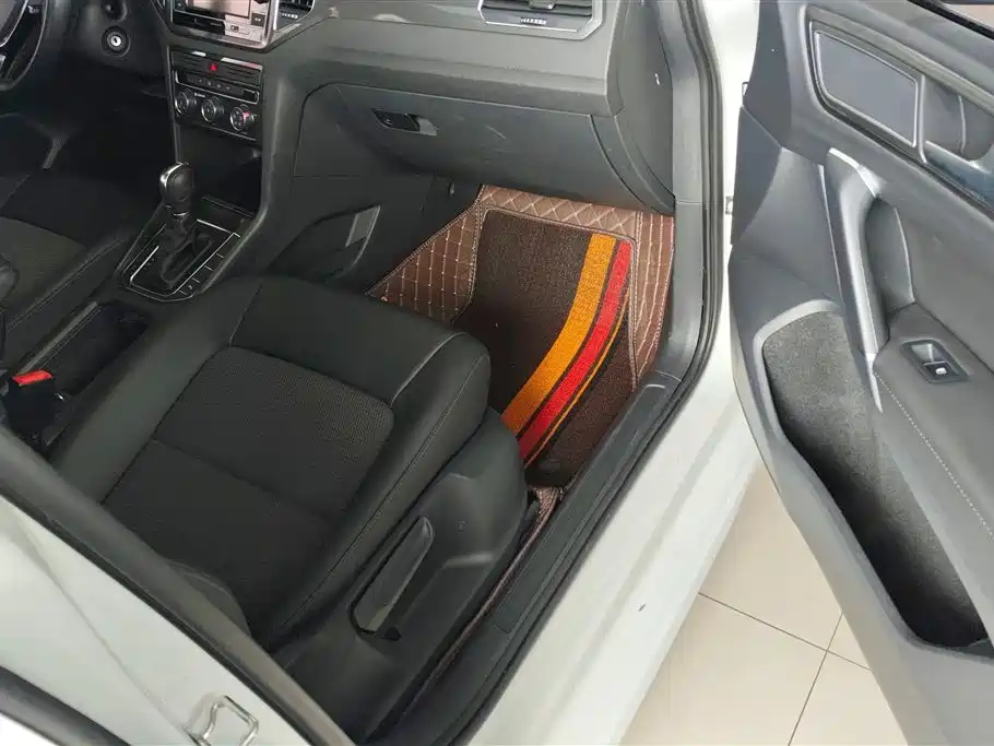 Volkswagen Golf Sportsvan 2018 230TSI Automatic Progressive фото 8