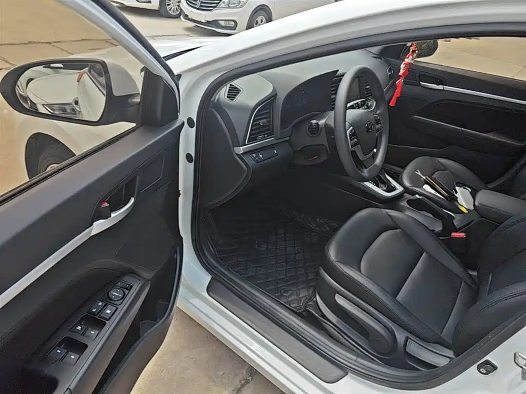 Hyundai Elantra 2016 Model 1.6L Automatic Smart Elite фото 16